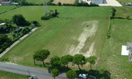 Conclusa la bonifica dell'ex cava a Mira: migliaia di fusti dissotterrati