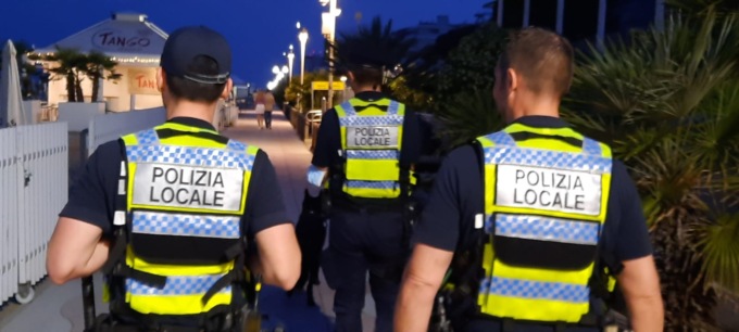 Sanzionati commercianti abusivi, finti massaggiatori, animatori abusivi e bazar non a regola a Jesolo