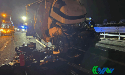 Tragedia nella notte sull'A4: conducente di un camion muore nell'impatto con un tir