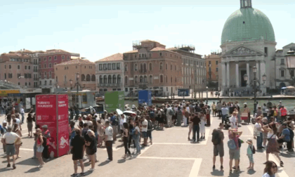 Venezia evita la lista nera dell’Unesco, ma l’overtourism resta un problema