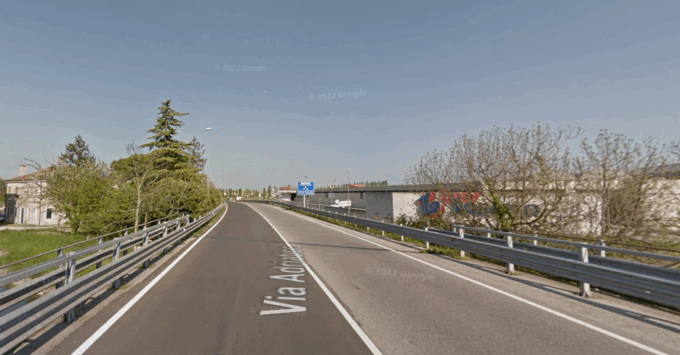 Coppia di biker travolta da un camion a Jesolo: morti i 59enni Manuela e Davide
