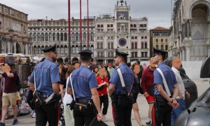 Carabinieri in borghese fermano tre borseggiatori in Piazza San Marco