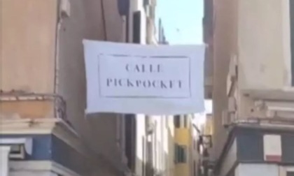 Protesta da applausi contro i borseggiatori: Calle de la Mandola diventa "Calle Pickpocket"