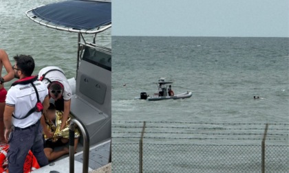 12enne in difficoltà in mare, rischia di andare contro gli scogli e affogare: bagnino si tuffa e lo salva