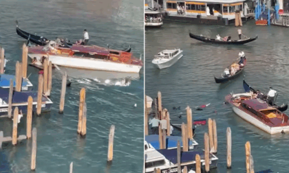Taxi acqueo travolge e fa affondare una gondola sul Canal Grande: turisti in acqua, nessun ferito