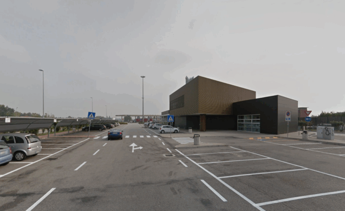 Furti ai turisti in autogrill, fermata la banda di ladri armati di “jammer”