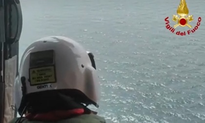 Sparisce dal traghetto tra Pola e Venezia: elisoccorso dei Vigili del fuoco alla ricerca in mare