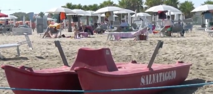 29enne morsa al braccio da un cane in spiaggia libera a Sottomarina