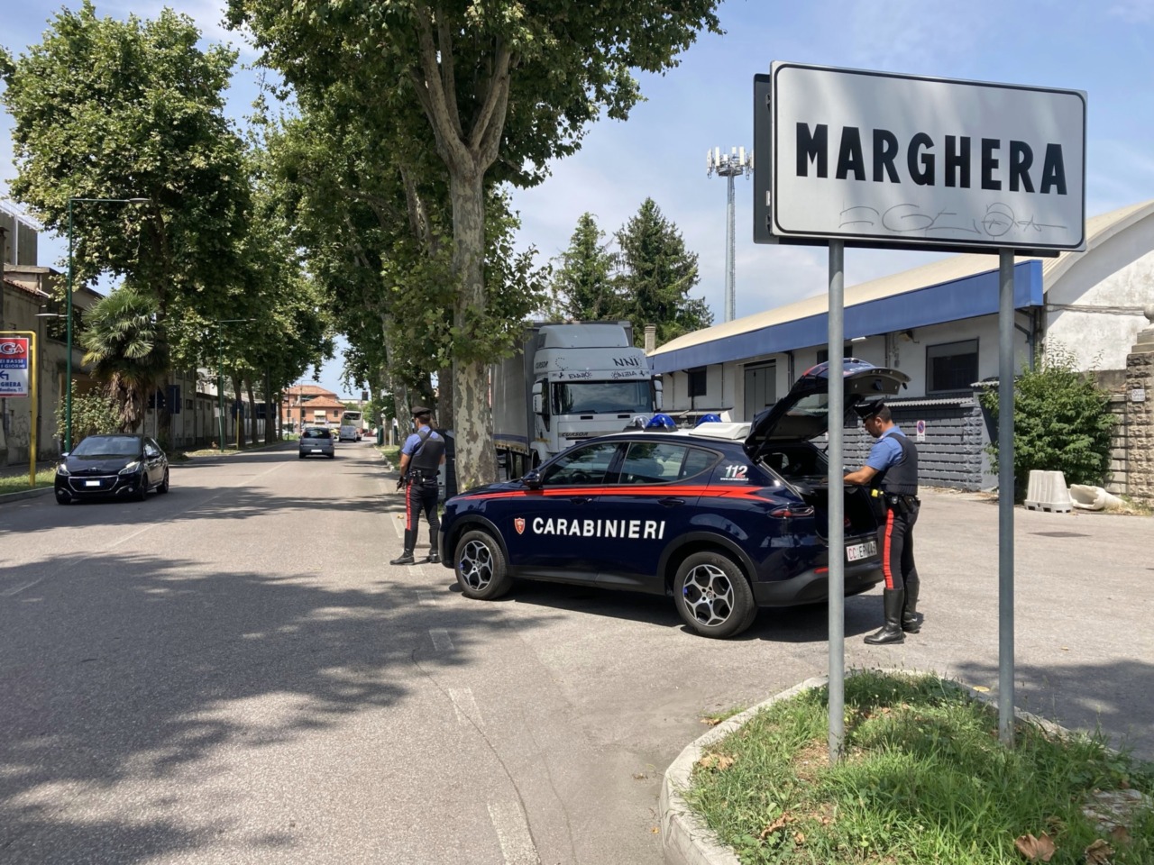 64enne rapina una sala slot, minaccia l’impiegata con un coltello da cucina e si fa consegna 8mila euro
