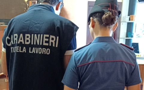 Controlli al turismo balneare di Jesolo: scoperte attività irregolari, strutture sospese e multe per 100mila euro