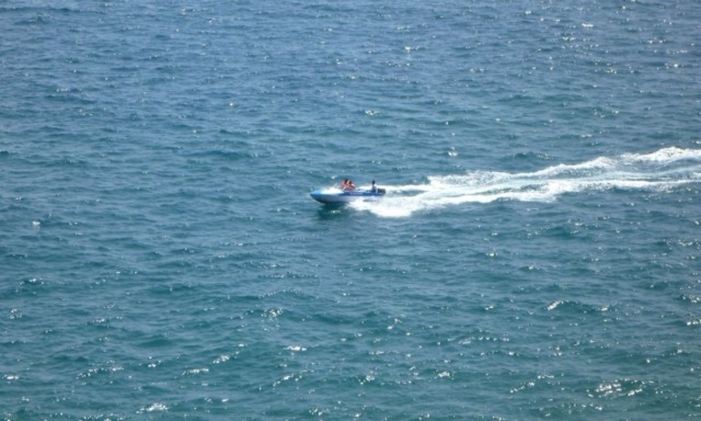 Si schiantano con la barca al rientro da un aperitivo: quattro feriti, affonda un cabinato di sette metri