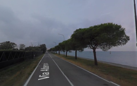 Scontro tra due scooter al Lido di Venezia: muore un 74enne, ferito un 60enne