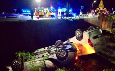 San Donà di Piave, due auto si ribaltano nel fossato: sei feriti, due gravi