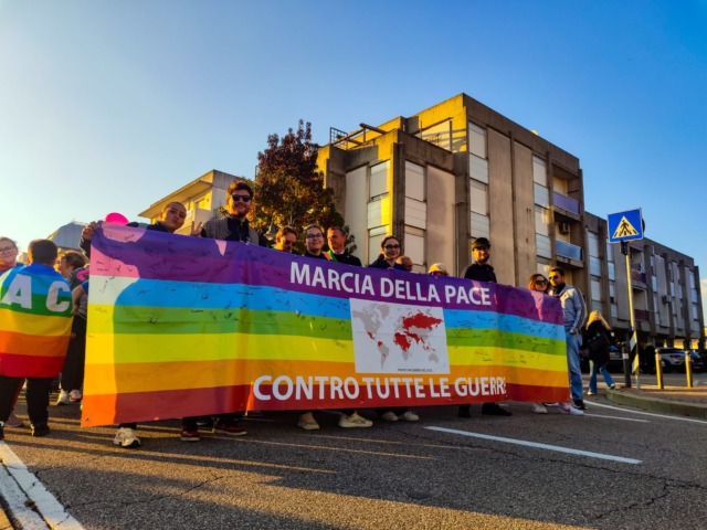 Marcia per la pace da Noale a Mirano: cinque sindaci e centinaia di cittadini uniti contro la guerra