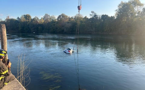 Auto ripescata dal Sile, per la famiglia di Mirano si fa largo la pista di una tragedia della disperazione