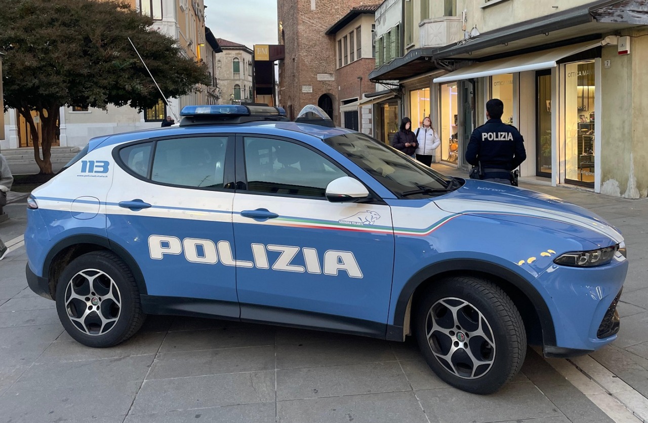 In ansia per minacce e molestie del compagno, avverte la polizia con l’app “YouPol” e lo fa arrestare