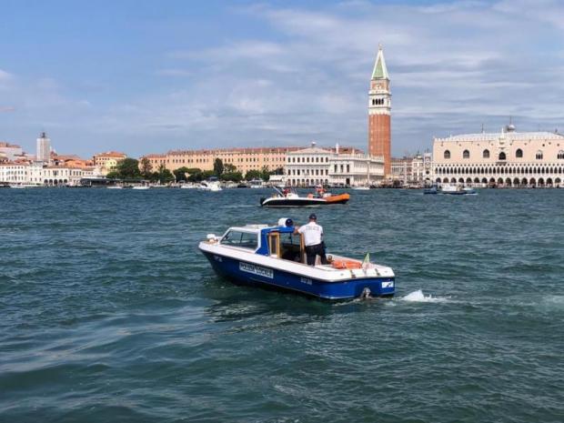 Navigazione pericolosa in Laguna: 17enne deferito all’Autorità Giudiziaria