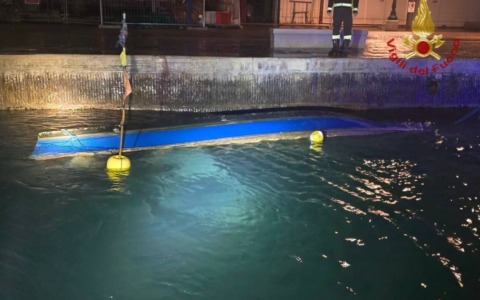 Barca va a fondo nella notte a San Zaccaria, salvati tre pescatori