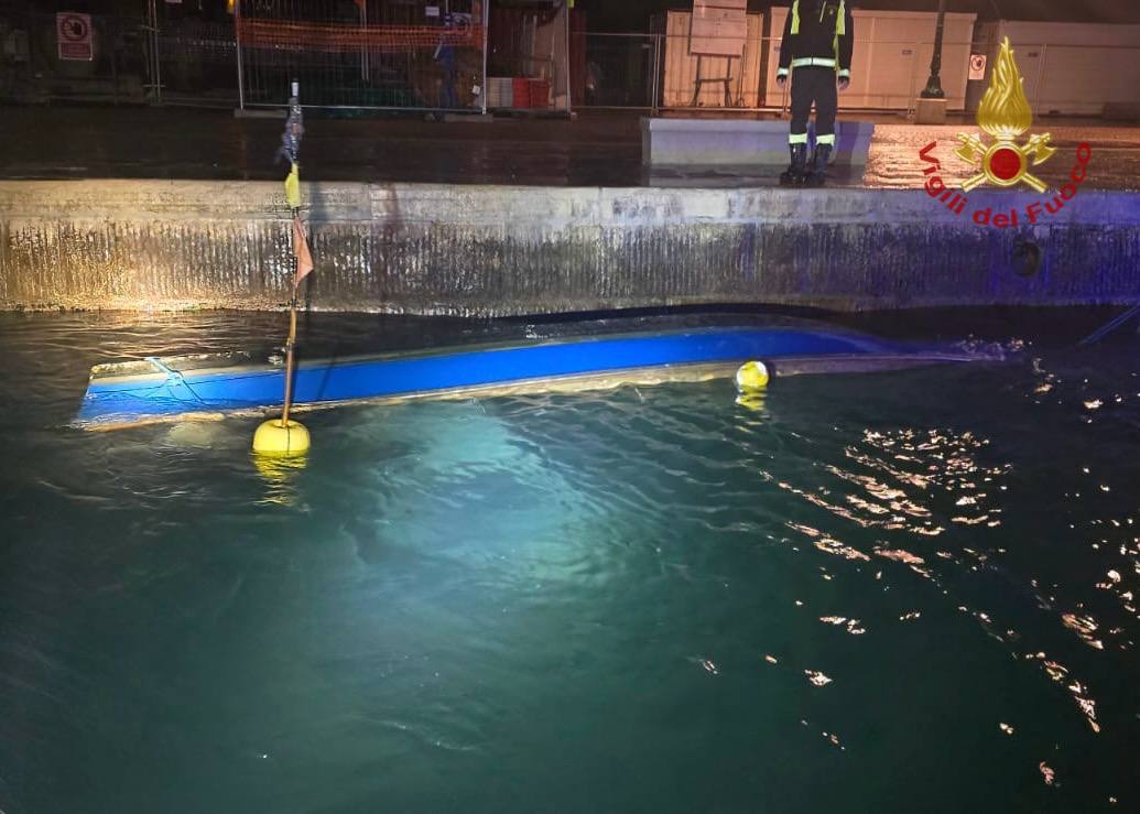 Barca va a fondo nella notte a San Zaccaria, salvati tre pescatori