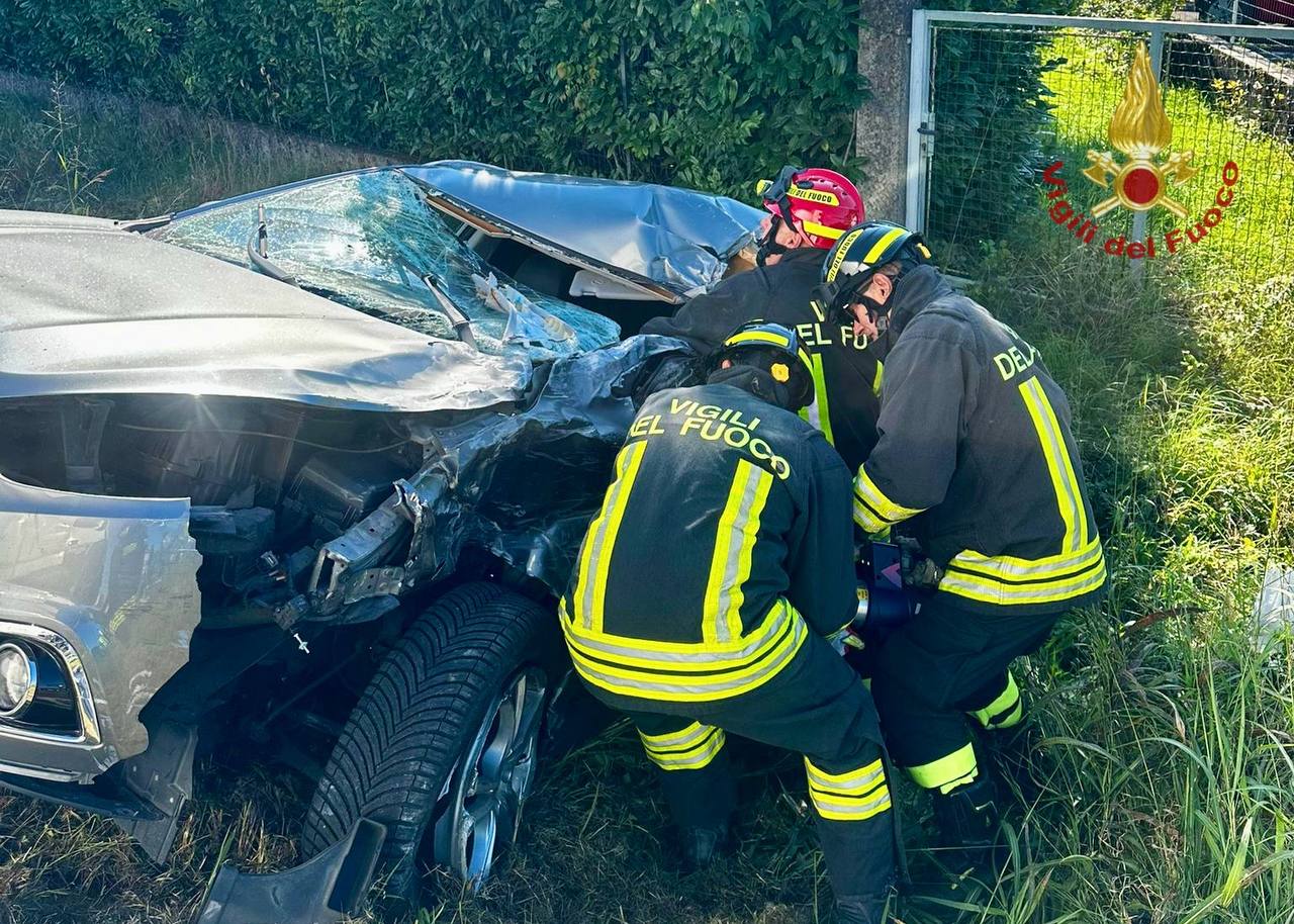 Grave incidente lungo la SS14: elitrasportato a Mestre un anziano coinvolto