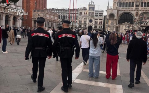 50mila euro di furti fatti dalla banda di borseggiatrici in centro a Venezia: scattano 23 misure cautelari