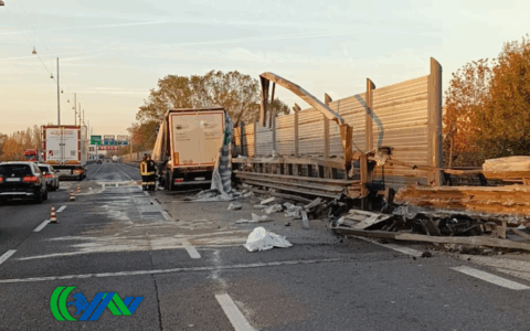 Tir si schianta contro le barriere laterali della Tangenziale di Mestre