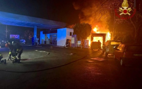 Incendio nell’autolavaggio di via Nazionale a Mira: cause da accertare