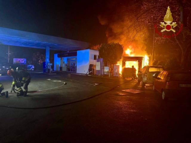 Incendio nell’autolavaggio di via Nazionale a Mira: cause da accertare