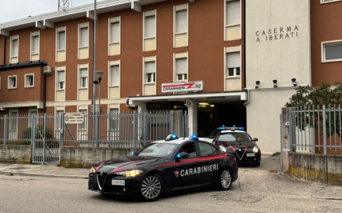 Incendio in un ristorante a Bibione: braccialetto elettronico per padre e figlio presunti mandanti