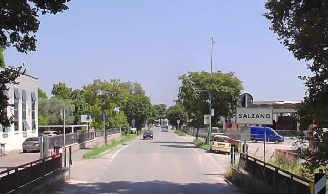 Incendio doloso a Salzano: due auto e un camper distrutti davanti a un’abitazione