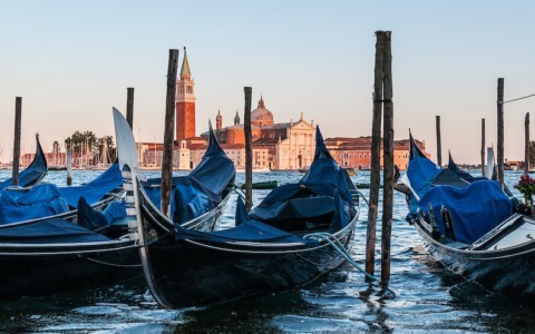 Borseggiatrici di 25 e 31 anni derubavano i turisti a Venezia: rintracciate in Lombardia e Liguria