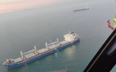 Allarme a largo di Malamocco: principio d’incendio su un mercantile di rottami ferrosi