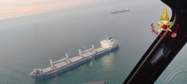 Allarme a largo di Malamocco: principio d’incendio su un mercantile di rottami ferrosi