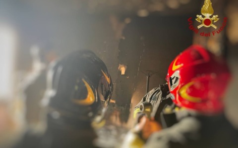 A fuoco un appartamento al secondo piano a Noale: tre ricoverati