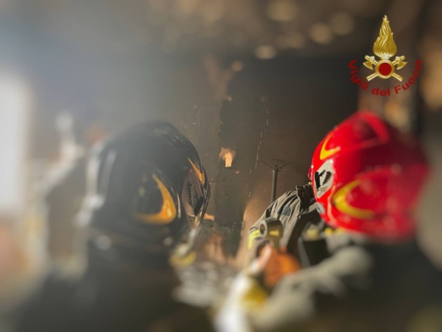 A fuoco un appartamento al secondo piano a Noale: tre ricoverati