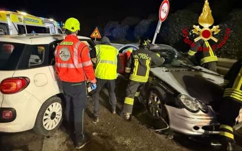 Frontale sul ponte translagunare: conducente incastrato tra le lamiere