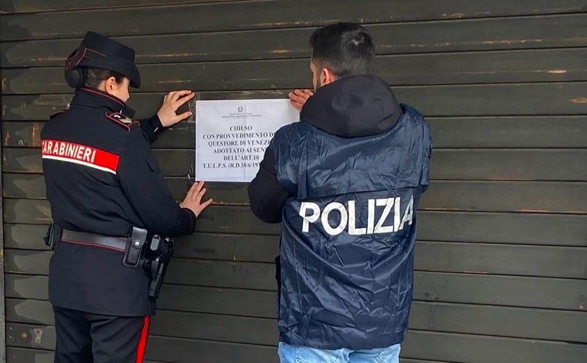 Vendeva alcolici ai minorenni: negozio chiuso per 10 giorni a Dolo