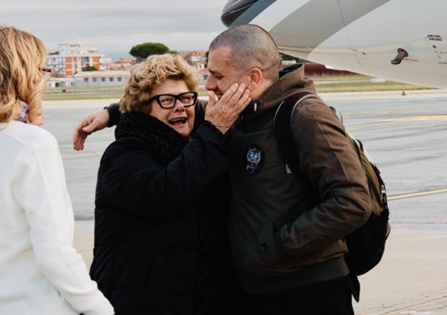 Alberto Trentini torna al Lido di Venezia a tre settimane dalla sua liberazione