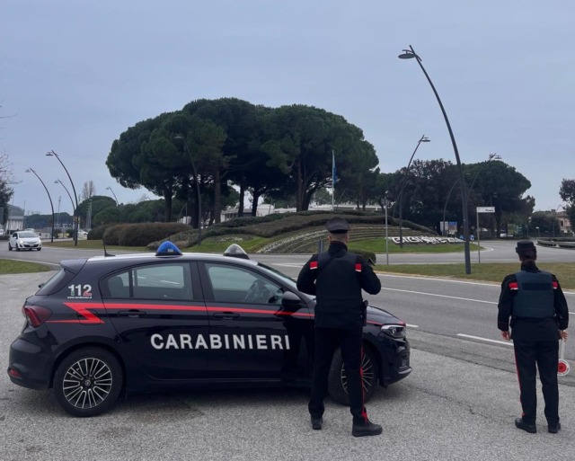 Dopo la fine della storia, l’ex continua a perseguitarla con telefonate e messaggi da profili social fake