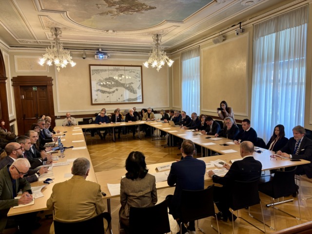 Il tavolo per il riordino delle attività commerciali