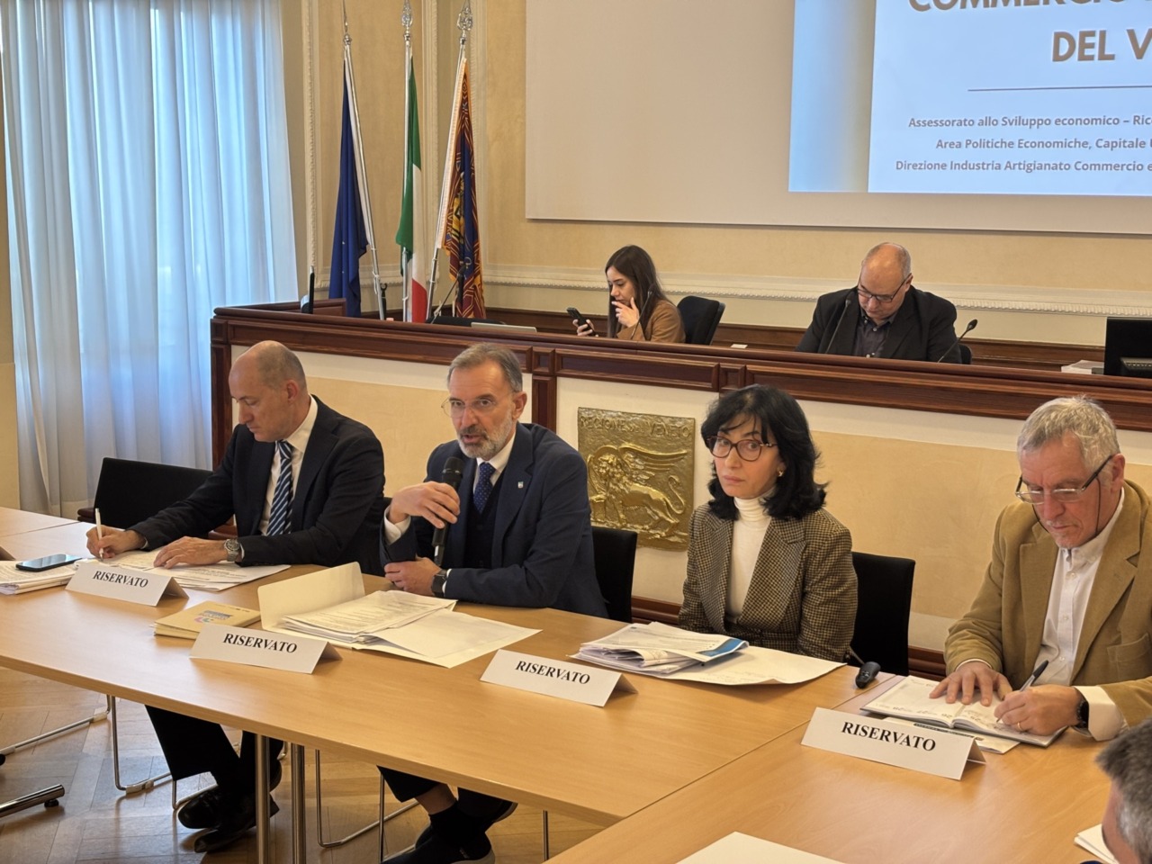 Commercio, avviato il confronto con le categorie per la nuova legge regionale di settore