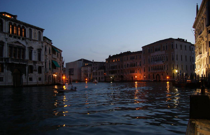 Turiste minacciate con un coltello e rapinate a San Stae