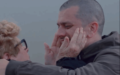 Trentini finalmente libero: atterrato a Ciampino, l’abbraccio commosso con la mamma