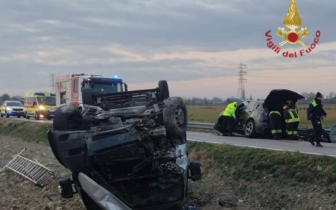 Incidente frontale tra furgone e auto a Mira: tre feriti