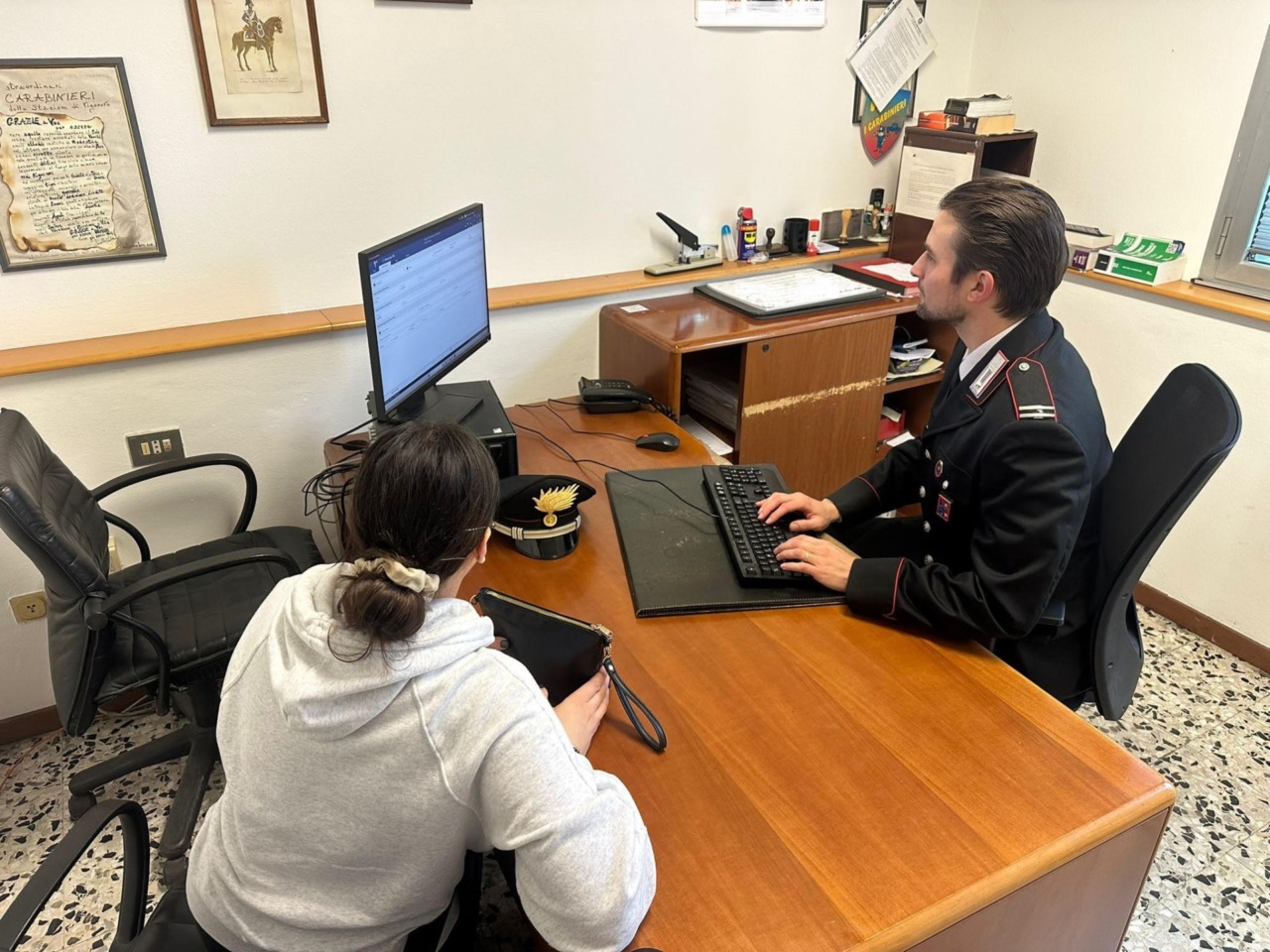 Perseguita la ex per anni dopo la fine della relazione: contestato anche episodio al ristorante