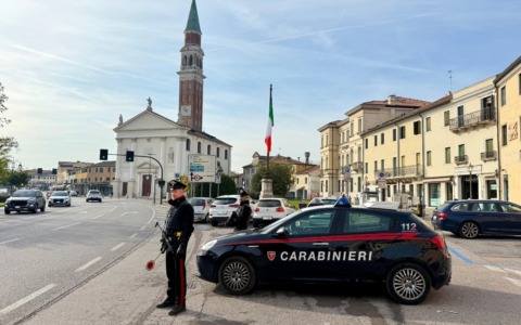 Trovato con otto panetti di hashish: arrestato un 22enne a Dolo