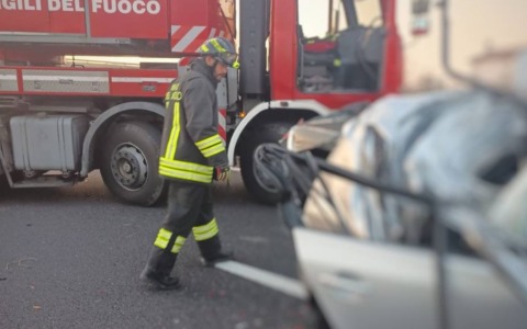Auto finisce sotto a un camion sull’autostrada A4: morte due persone