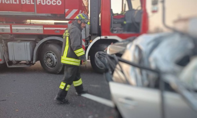 Auto finisce sotto a un camion sull’autostrada A4: morte due persone