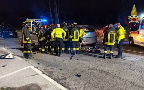 Incidente mortale tra auto e motocicletta a Mirano: un ferito estratto dalle lamiere e una vittima