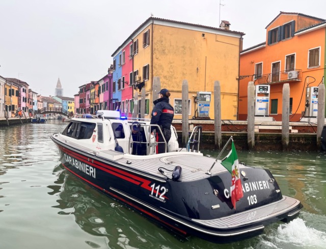 Controlli a Burano: sequestrato taxi senza certificato di navigabilità